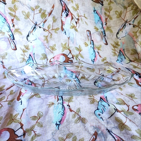 Etched Glass Frosted Vintage Scalloped Edge Elegant Relish Serving Dish - Picture 2 of 9